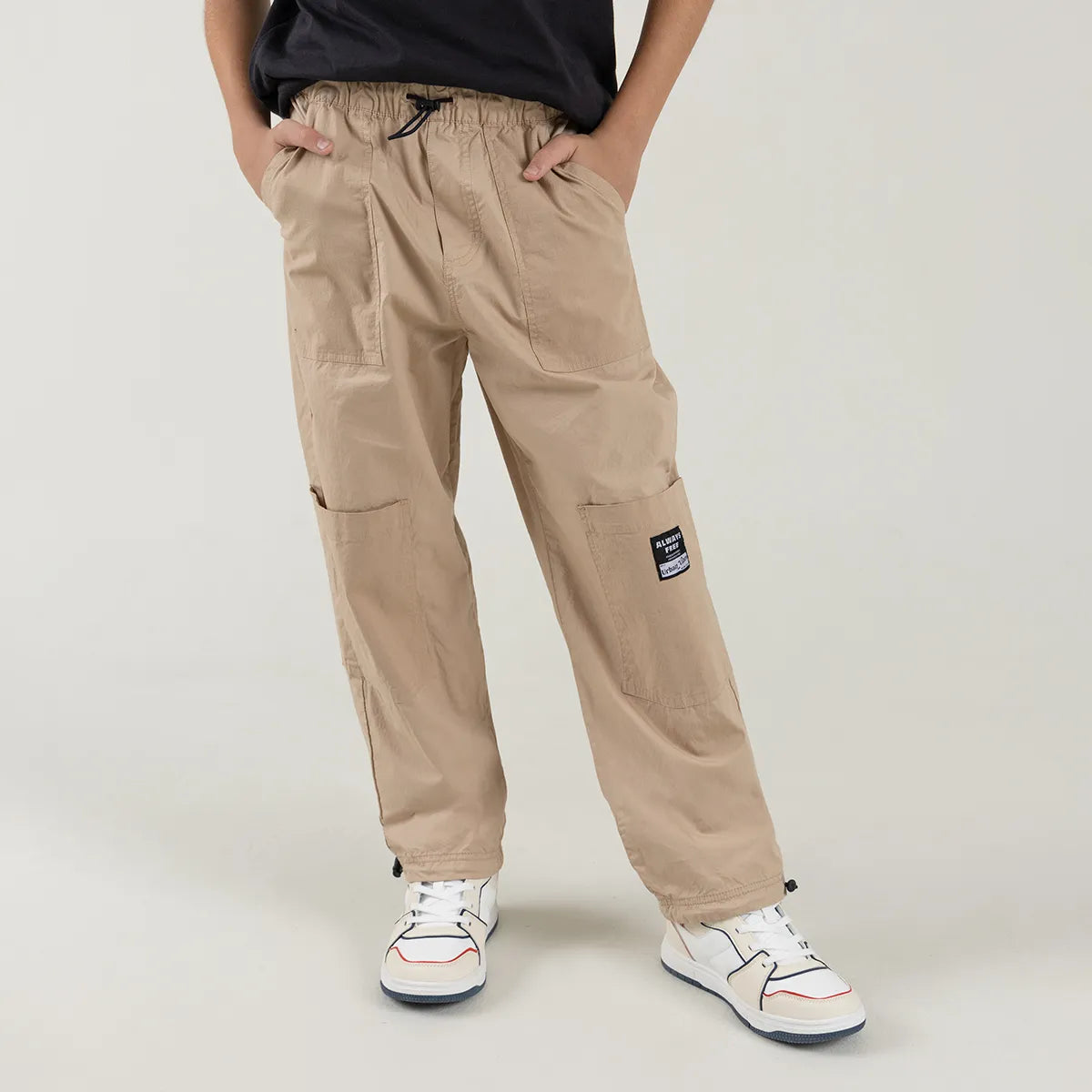 Pantalón para niño silueta recta con bolsillos
