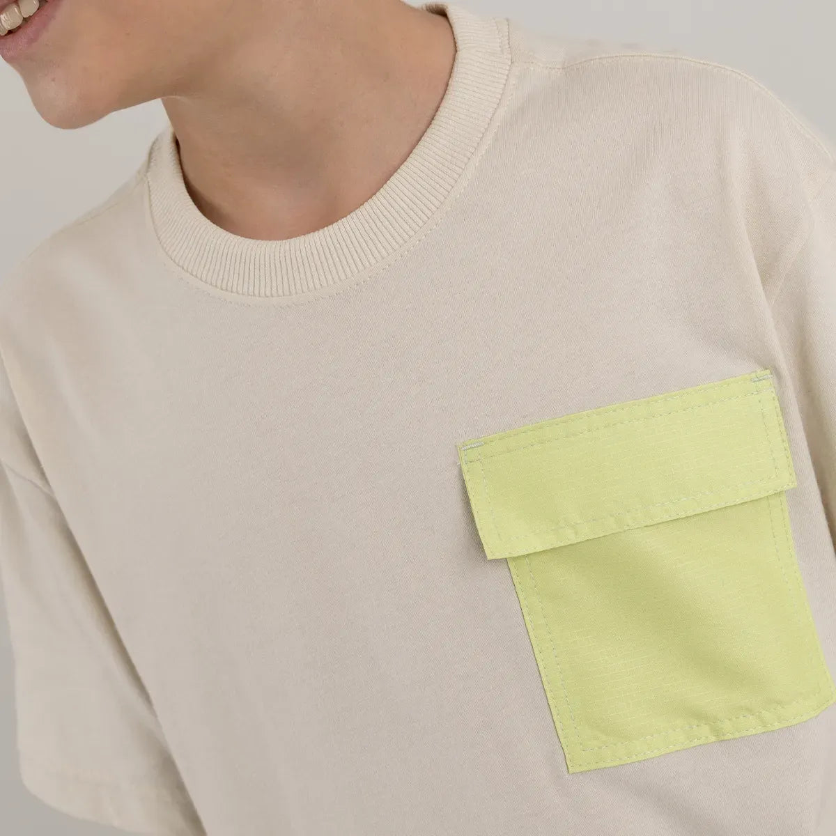 Camiseta para niño manga corta con bolsillo
