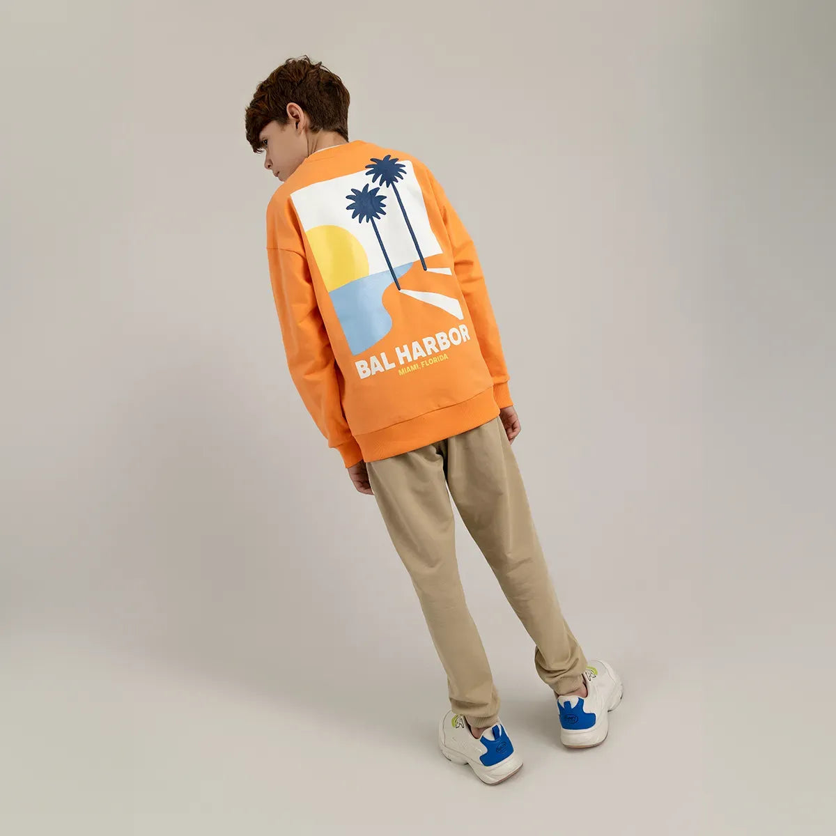 Buzo para niño oversize con estampado en espalda