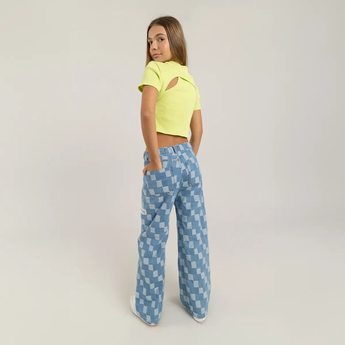 Jean wide leg para niña con bolsillos de parche