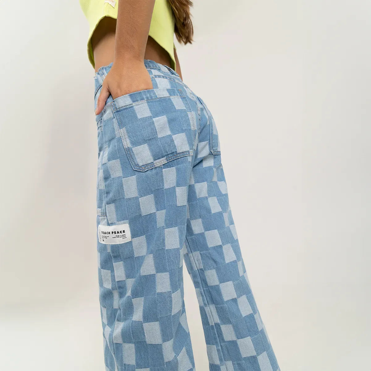 Jean wide leg para niña con bolsillos de parche
