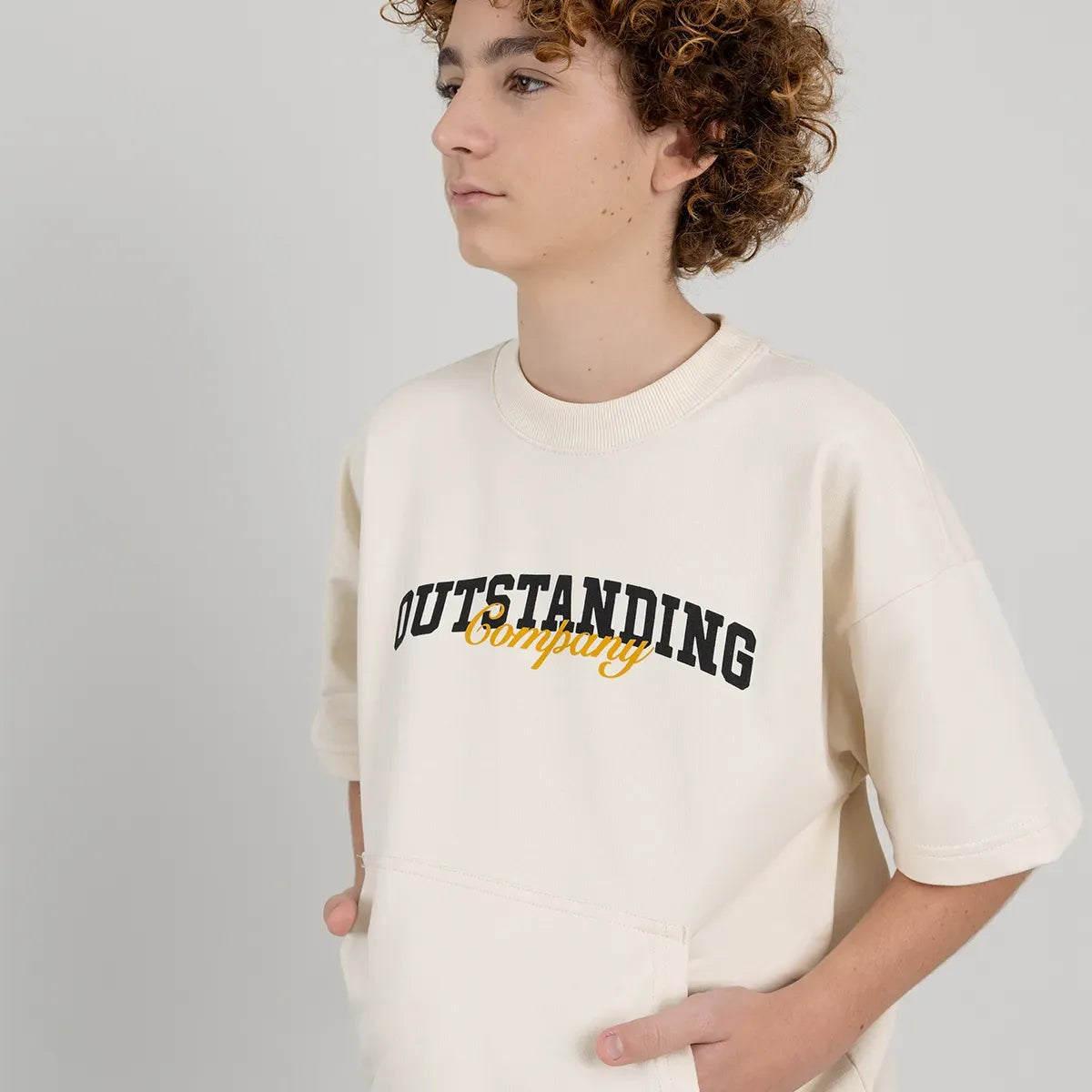 Camiseta oversize para niño manga corta con bolsillo en el frente