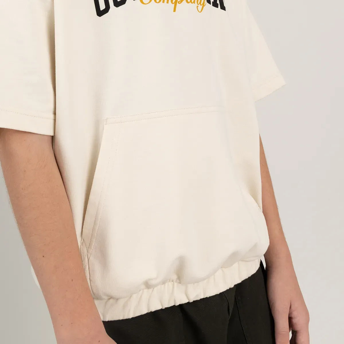 Camiseta oversize para niño manga corta con bolsillo en el frente