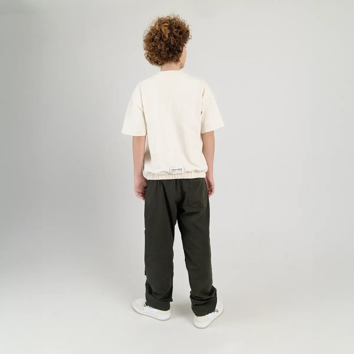 Camiseta oversize para niño manga corta con bolsillo en el frente