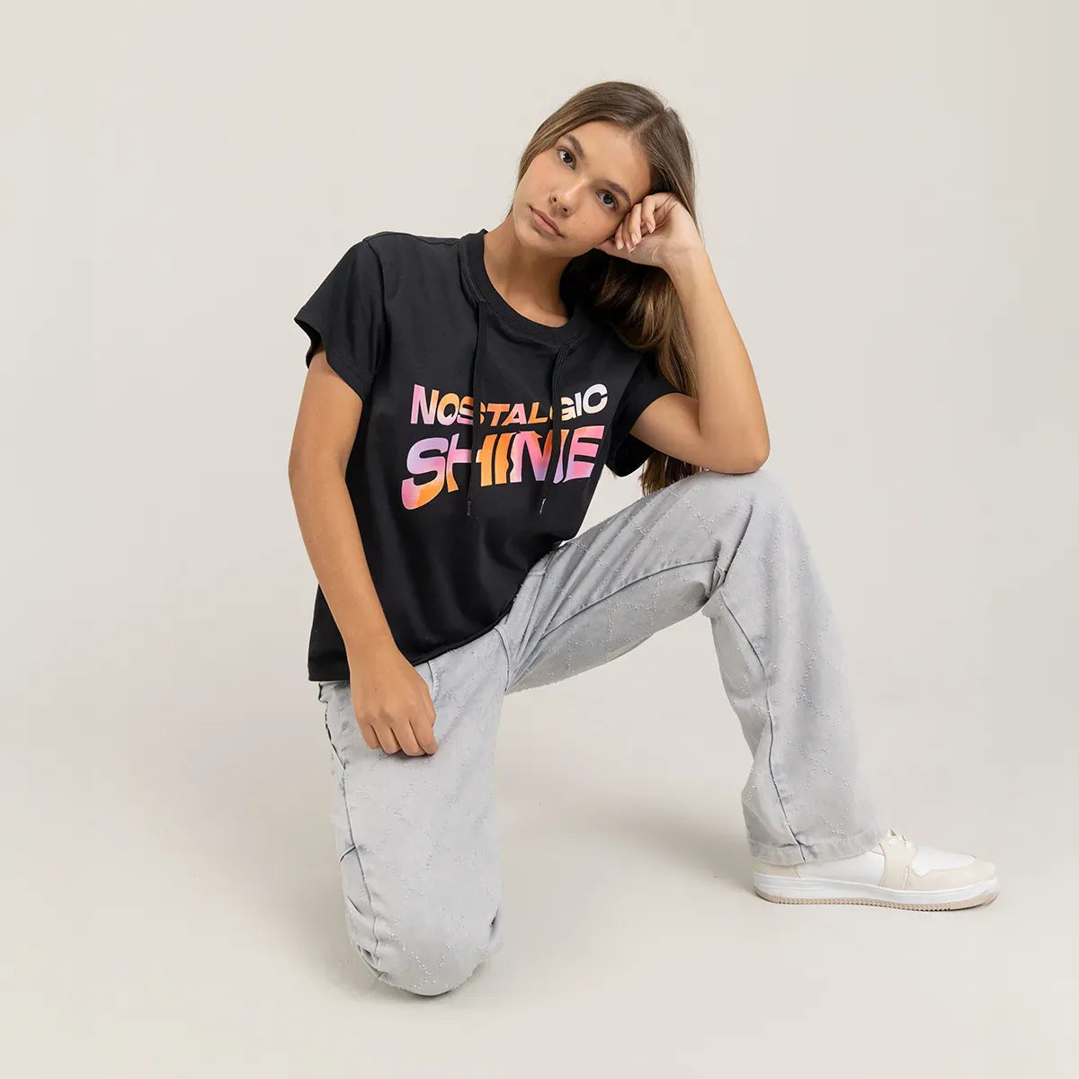Pantalón para niña con tela con textura y bolsillos de parche
